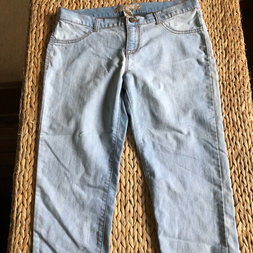 🌴 3/$12 Angel Kiss cropped jeans